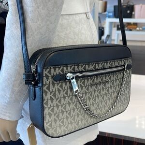 MICHAEL KORS Jet Set Lg Ombré Signature Logo EW Crossbody Body East West 
Black